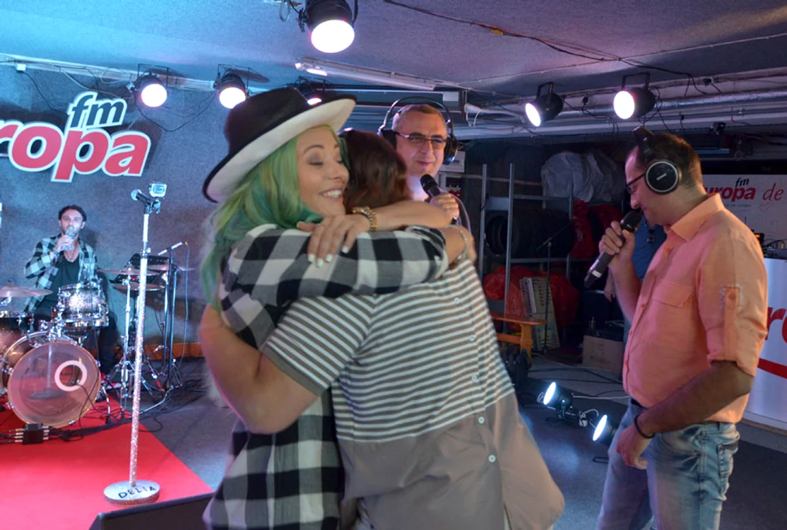 
    Delia şi-a îmbrăţişat mama în Garajul Europa FMFoto: Europa FM  