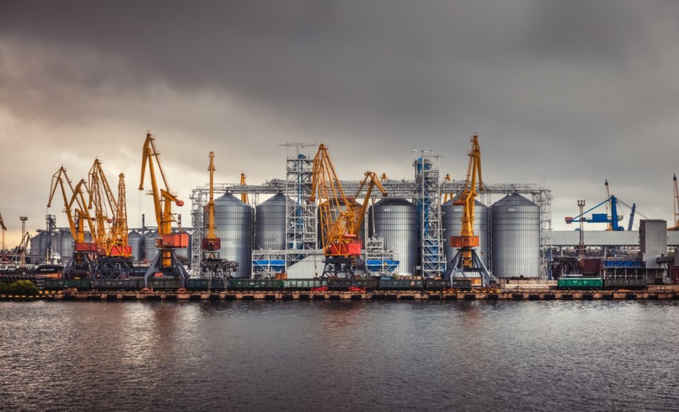 O rachetă rusească a lovit o navă comercială în Marea Neagră. Pilotul portului a fost ucis