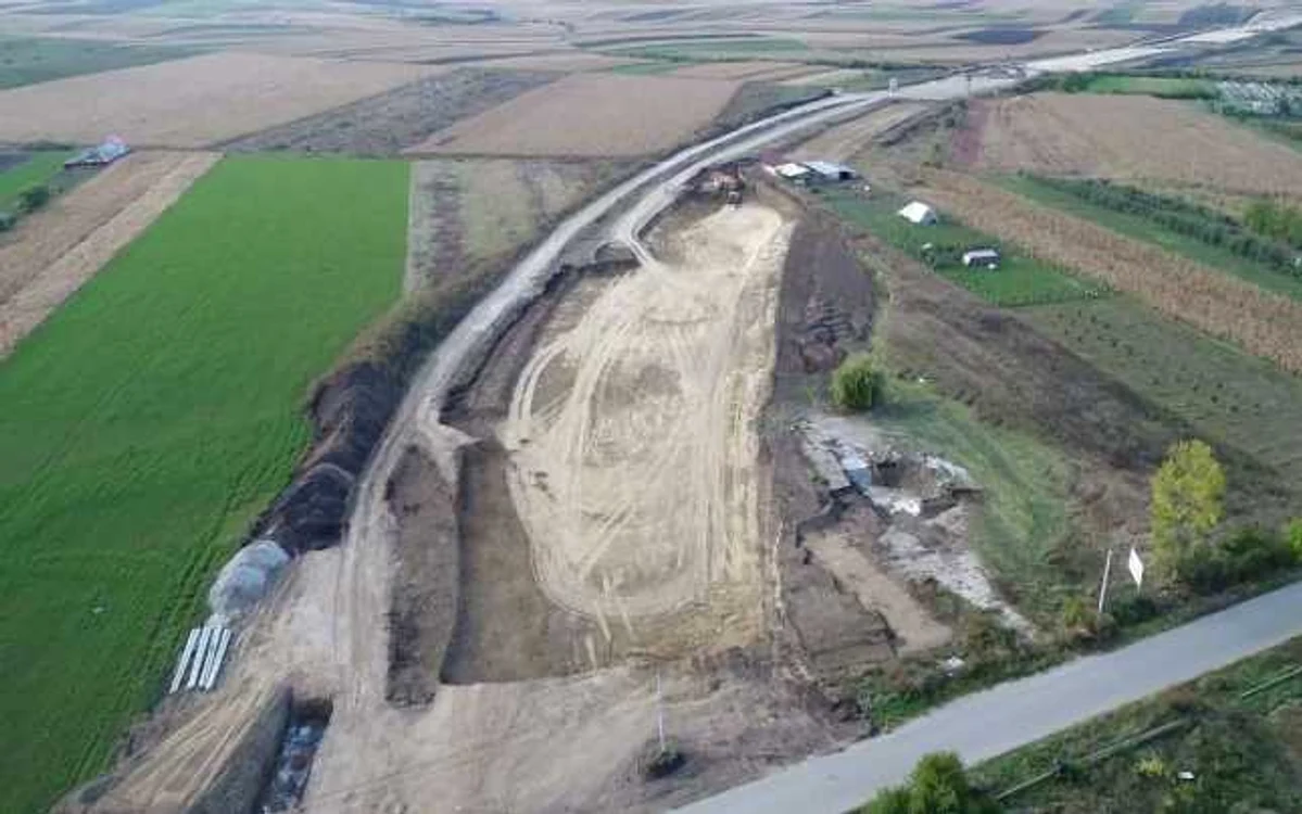 Lucrările pe lotul 2 al autostrăzii sunt mult întârziate. Foto: Asociaţia Pro Infrastructură