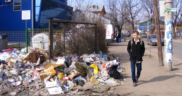 Gunoiul nu mai încape în rampe