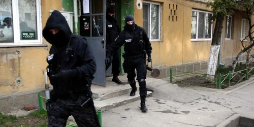 Poliţiştii sunt acuzaţi de abuzuri