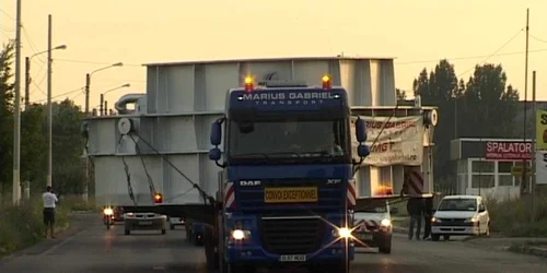 Târgovişte:  Un transport agabaritic a plecat spre Oţelu Roşu