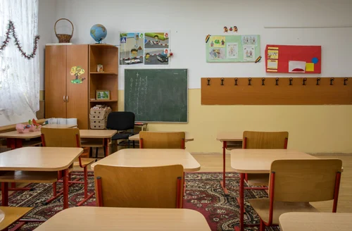 2 clasa 0 scoala sohatu inainte de renovare jpg jpeg