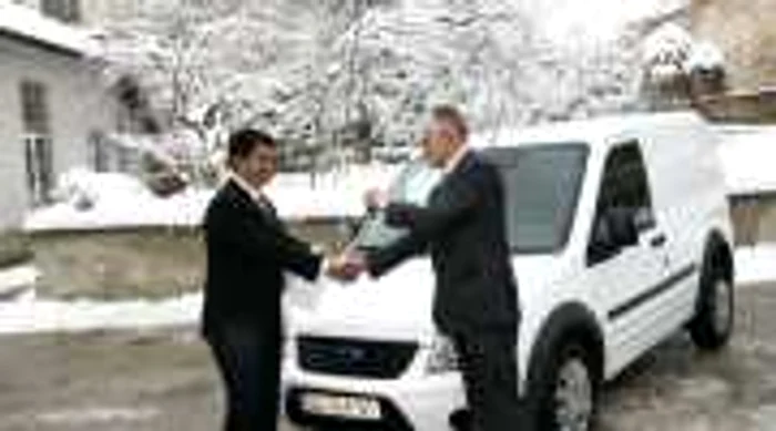 Directorul Spitalului Filantropia a primit cheile maşinii de la preşedintele Ford România