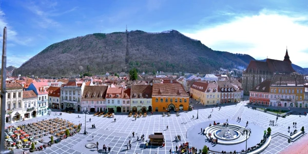 Maratonul vaccinării de la Braşov se va termina în Piaţa Sfatului FOTO Primăria Braşov