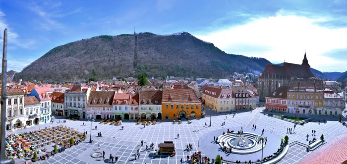 Maratonul vaccinării de la Braşov se va încheia în Piaţa Sfatului FOTO Primăria Braşov