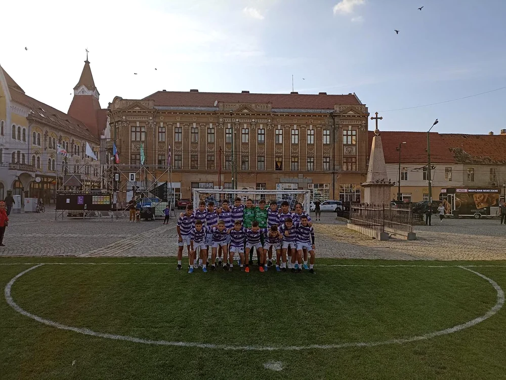Copiii de la Academia Politehnica Timișoara și fetele de la Poli FOTO Casa Jakab Toffler