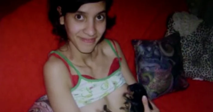 
    Femeia din Argentina a vrut să salveze viața puiului de rottweiler așa că a decis să-l alăpteze în tandem cu fiul săucaptură: TLC  