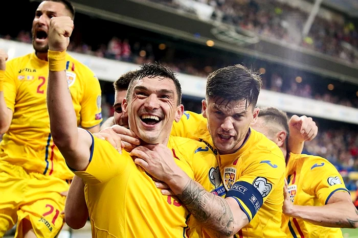 Claudiu Keșeru se bucură după golul care a adus un punct RomânieiFoto: EPA-EFE
