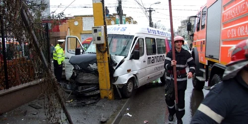 Microbuz cu pasageri implicat în accident la Constanţa Foto S.I.