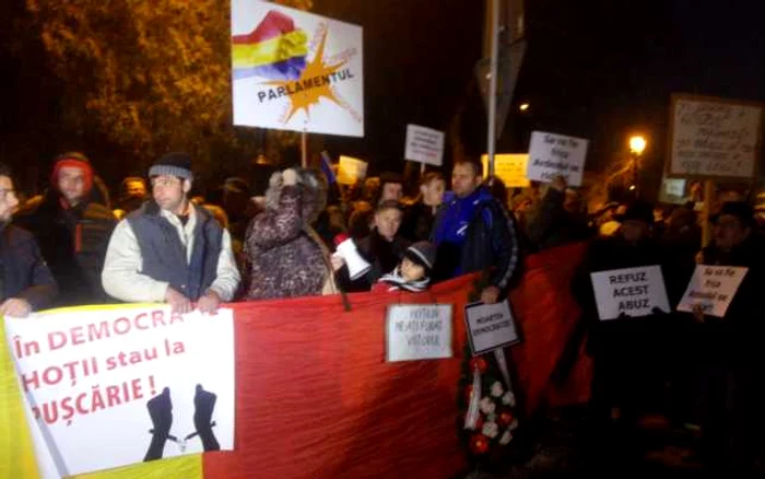 Mii de oameni participă la protestul organizat la Alba Iulia