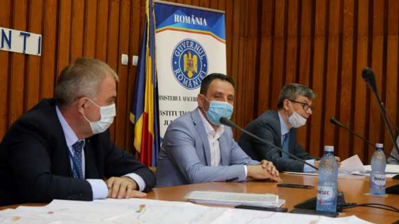 Directorul Transgaz (FOTO stânga), prefectul Cristinel Pavel şi ministrul Economiei FOTO Alexandra Georgescu
