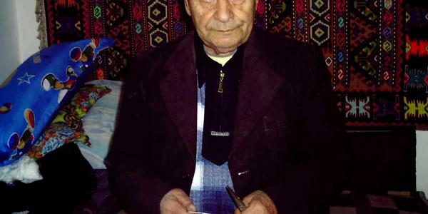 Frizerul iubeşte meseria sa