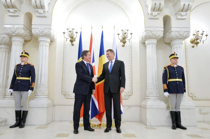 Premierul britanic David Cameron alături de Klaus Iohannis FOTO Mediafax