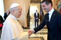 Papa Leon al XIV lea si Cristi Chivu (FOTO vaticannews va) jpg