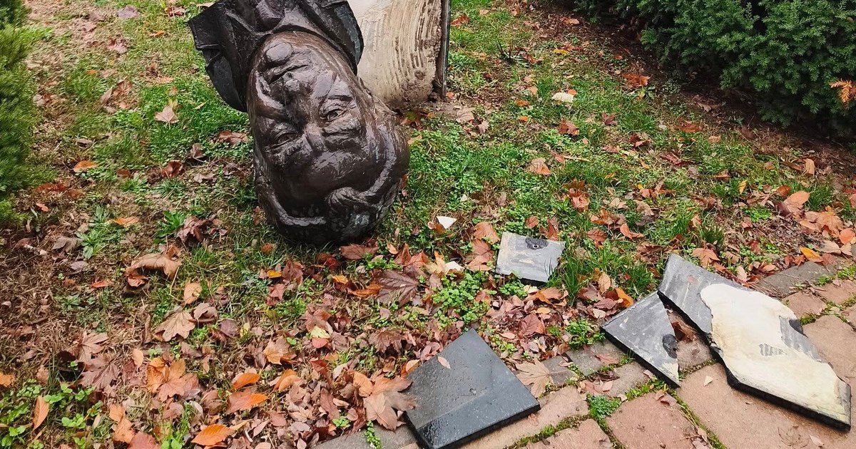 Busturile personalităților din Parcul Central Timișoara, distruse în acte de vandalism.