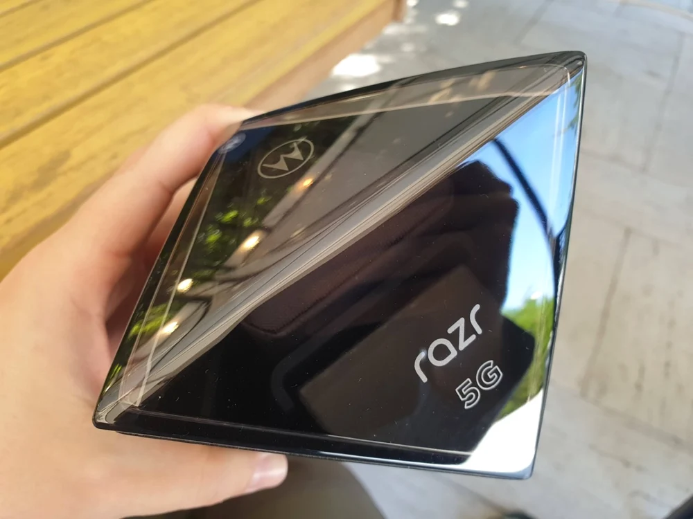 Moto Razr 5G FOTO Adrian Pogîngeanu