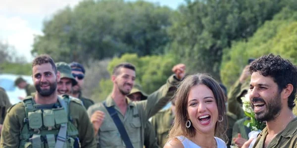 nunta pe front FOTO Facebook Sagin Emet jpg