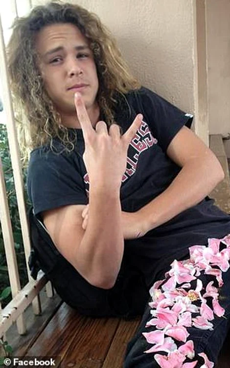 Jack Perry are 21 de ani