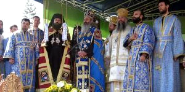 IPS Teofan va oficia slujba religioasă