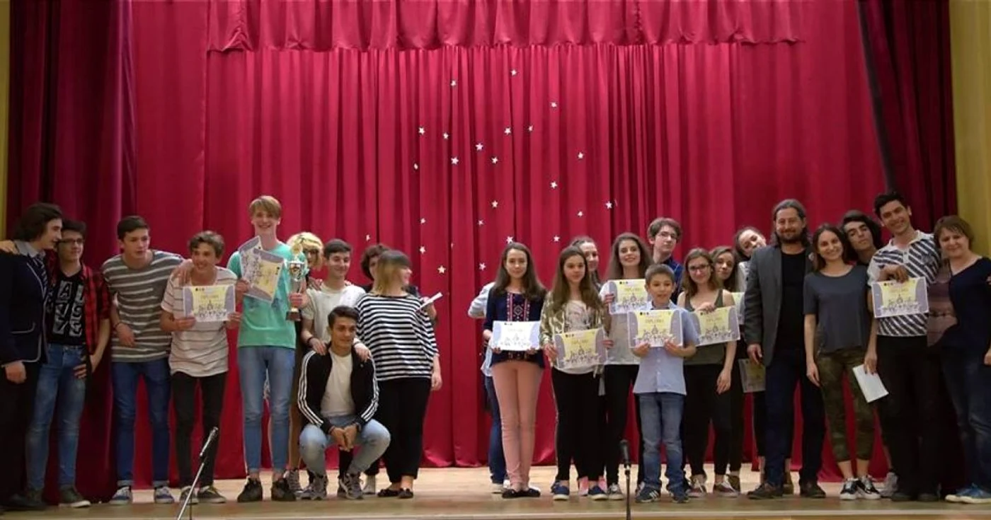 Câştigătorii, mari şi mici, au aşteptat cu emoţie decizia juriului şi s-au bucurat de diplome FOTO Daniela Iancu