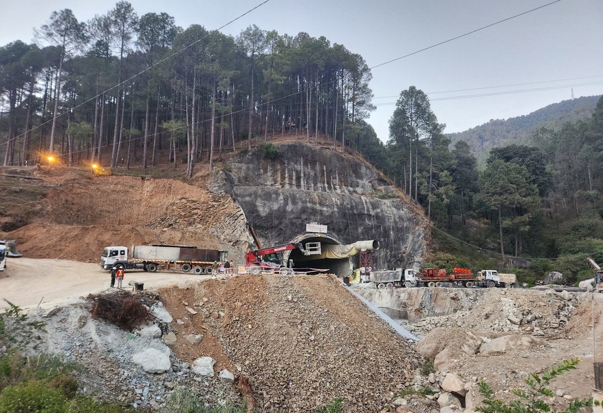 Cei 41 de muncitori rămaşi blocaţi în tunelul care s-a prăbușit în India, salvaţi după 17 zile. Cum au supraviețuit