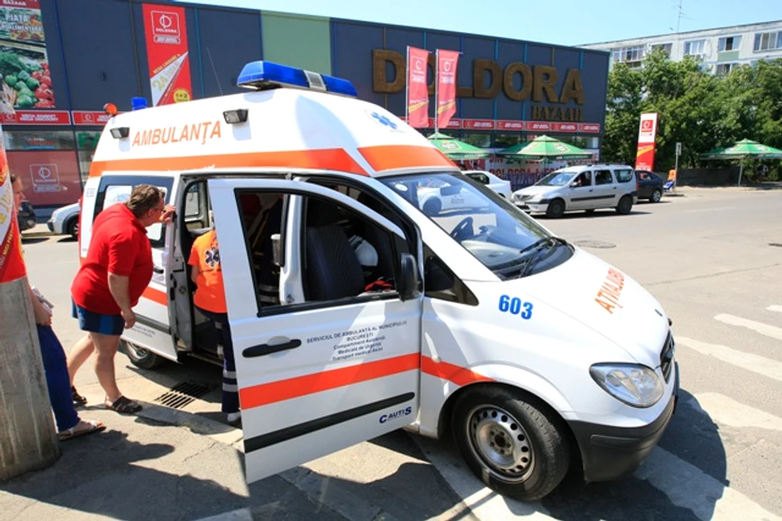 Echiapajul de pe Ambulanţă i-a ajutat pe cei care au leşinat să-şi revină