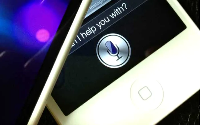 Siri a debutat pe iPhone 4S. FOTO Mike Lau/Flickr