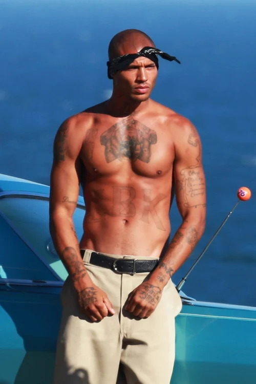 Jeremy e un pachet de muşchi