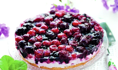 tort cu fructe de padure si crema de branza jpeg