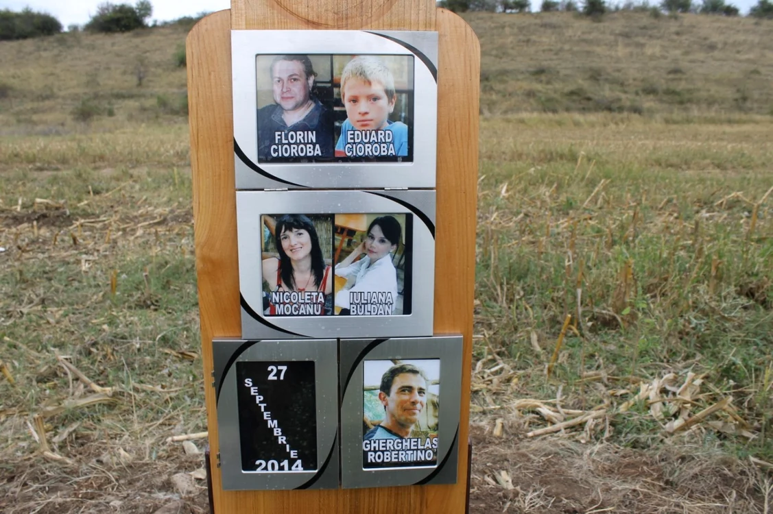 troiţă în memoria victimelor foto diana frincu