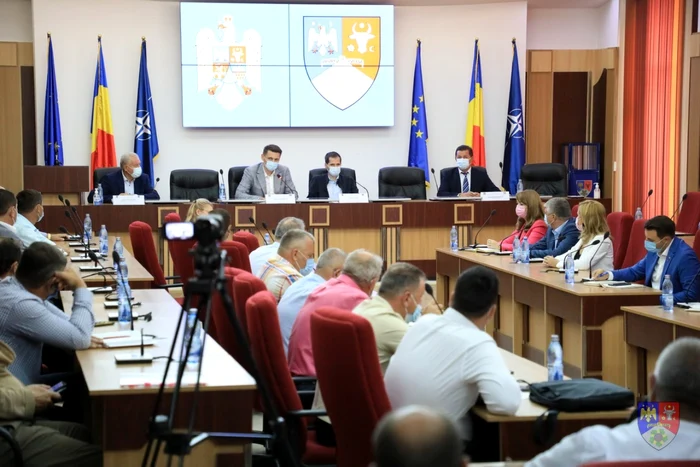 Întâlnire de lucru cu primarii din Vrancea la consiliul Judeţen