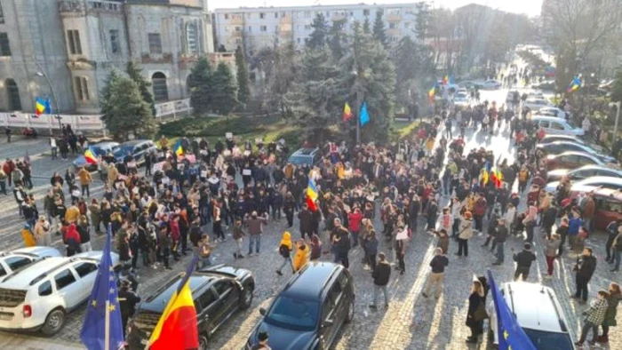 Protest în faţa Prefecturii FOTO botosaneanul.ro