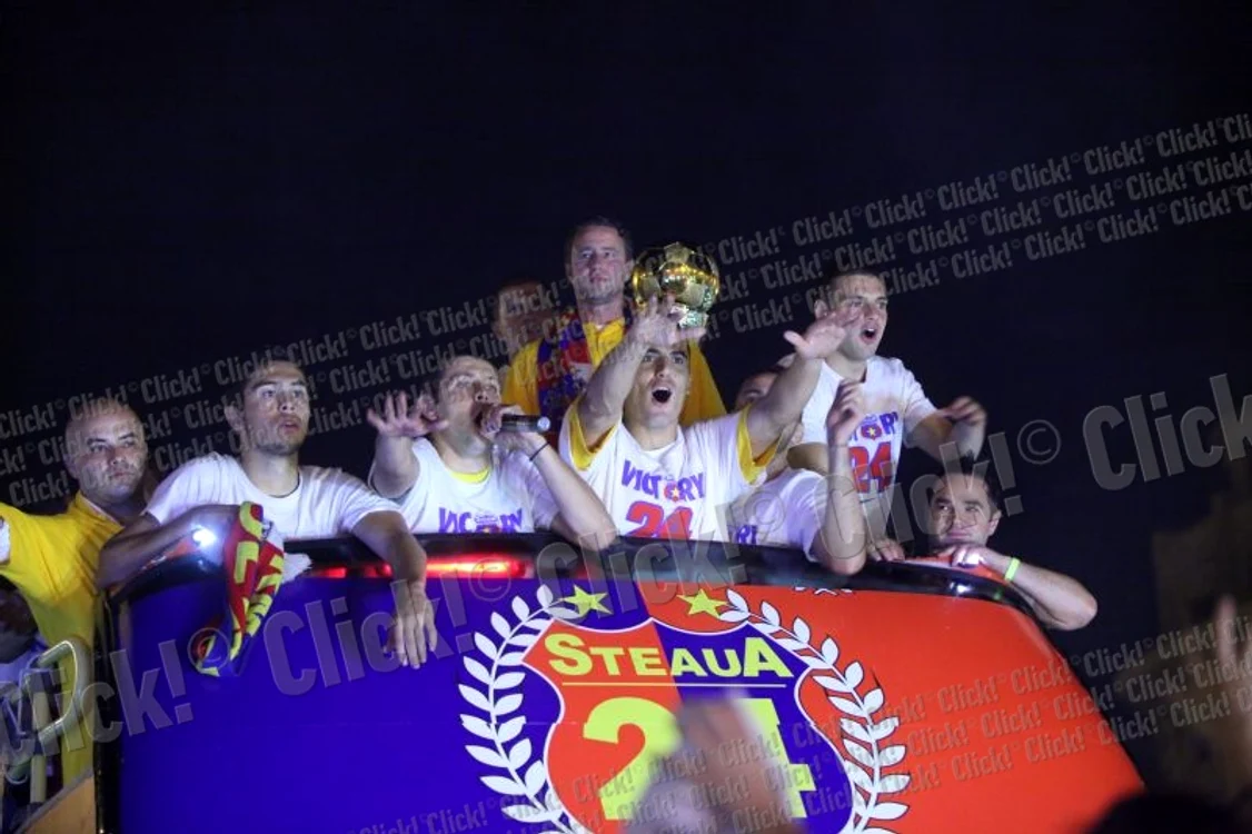 Suporterii stelişti au sărbătorit în Piaţa Constituţiei