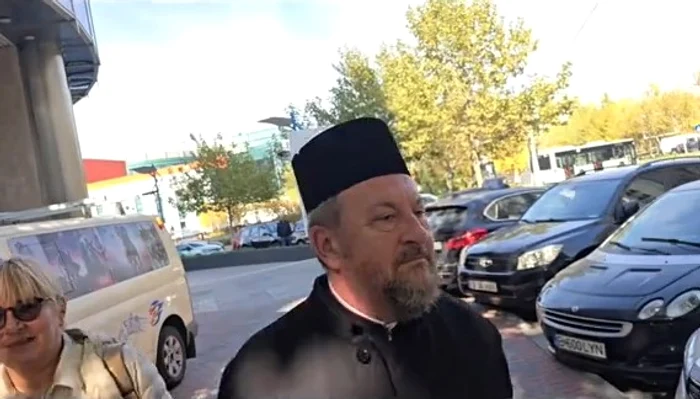 Fostul episcop este acuzat de viol asupra mai multor elevi seminariști FOTO Captură video