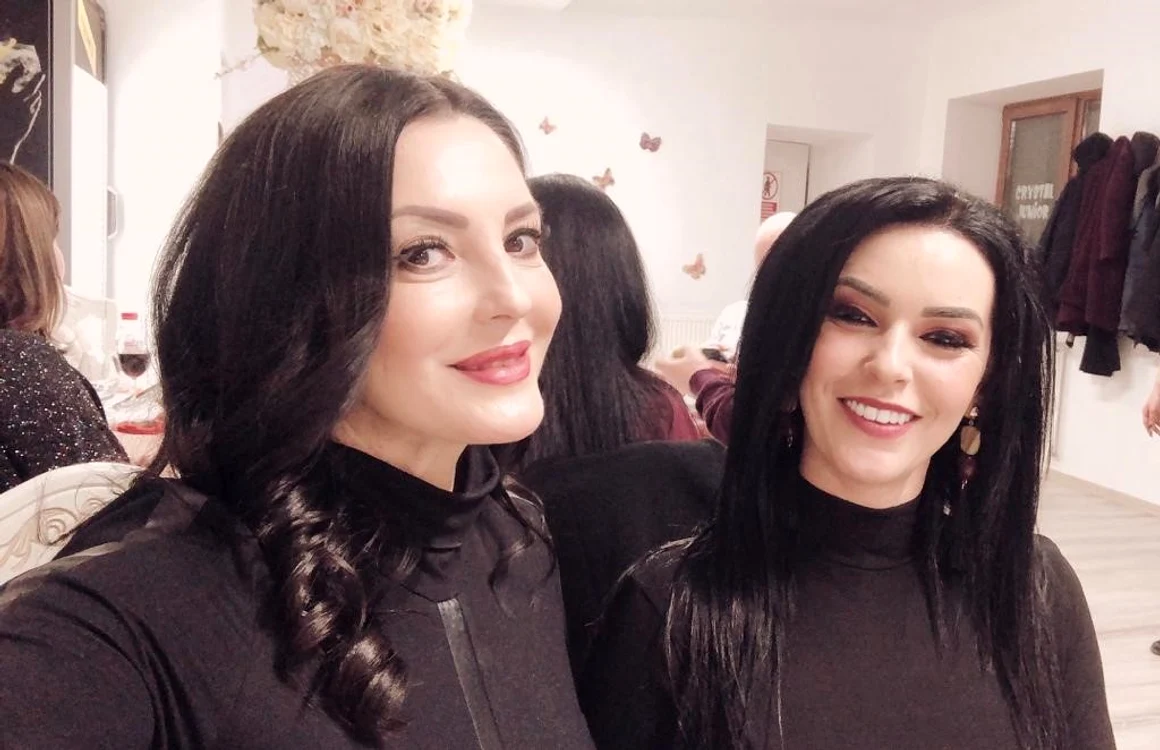 Angela și Loredana. Vă vine să credeți că sunt "mamă" și fiică?