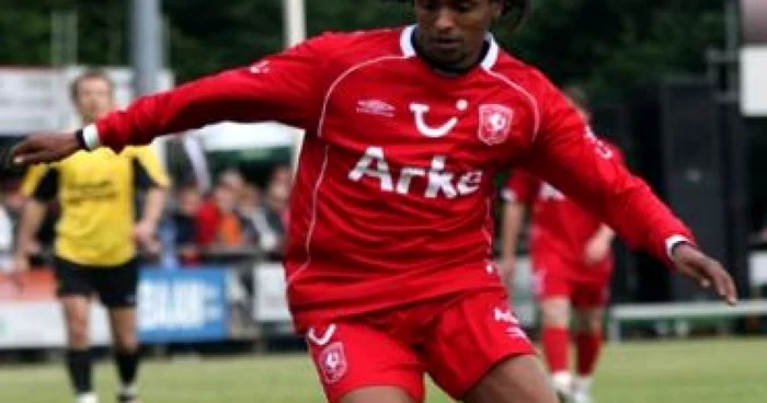 FOTBAL: Twente s-a despărţit de jucătorii Hersi şi Vidarson