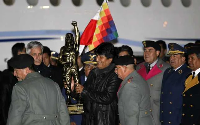 Evo Morales, primit cu fast pe aeroportul El Alto de la periferia capitalei La Paz FOTO Reuters