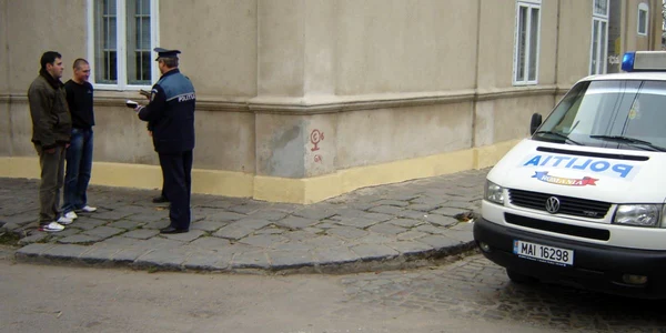 Poliţiştii au efectuat cercetări 