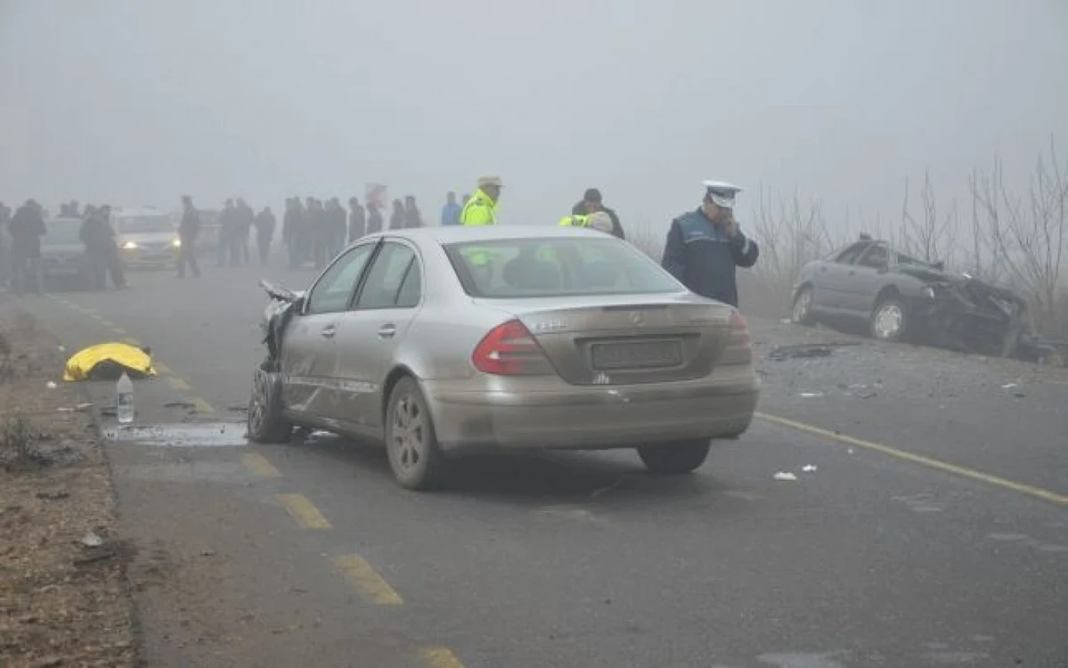 Fostul portar al Universităţii Craiova a provocat un accident în urma căruia un om a murit, iar doi fraţi au ajuns la spital