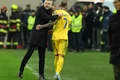 Edi Iordanescu si Denis Alibec (Sportpictures) jpg