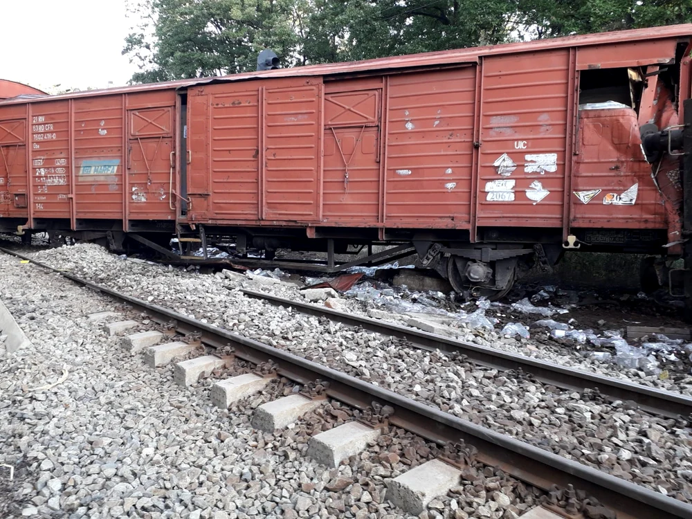 Alte două vagoane au deraiat și urmează să fie repuse pe șine 