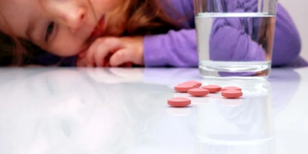 medicamente la copii shutterstock