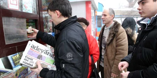 Joia trecută cititorii au stat la coadă pentru cartea „Adevărul“