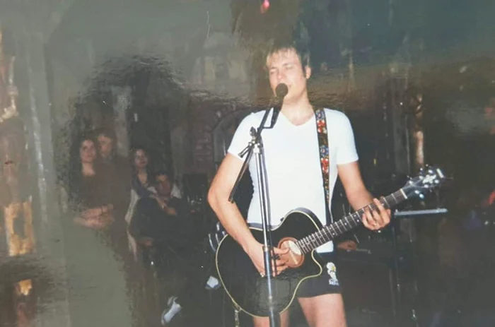 
    Dan Helciug este căsătorit cu Elena de aproape 10 ani şi au împreună doi copii   