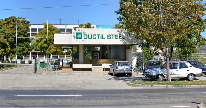 Salariaţii Ductil Steel Buzău au motive de bucurie FOTO: Adevarul.ro