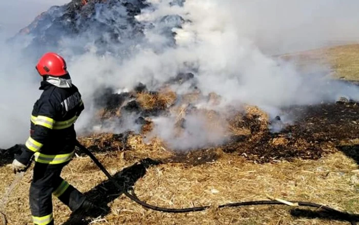 incendiu baloti de paie vegetatie Galati 1