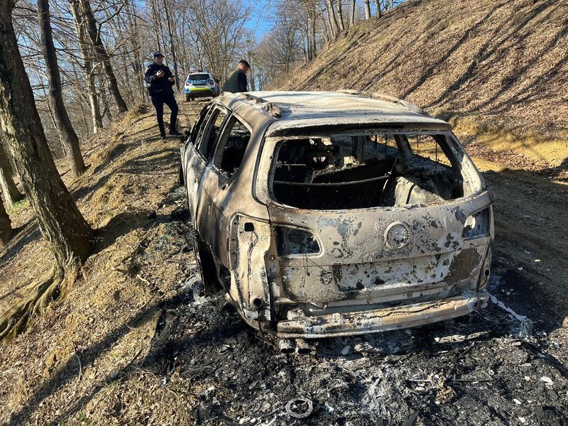 Un asistent de la Ambulanţa Neamţ și-a dat foc în maşină, într-o pădure. Soția îl dăduse dispărut