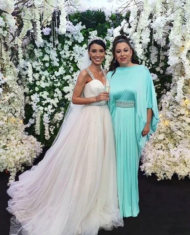 Oana Roman, alături de mireasa Adelina
