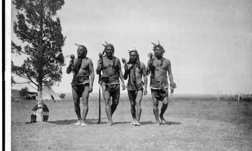 Pe urmele lui Winnetou: triburile amerindiene în fotografii jpeg